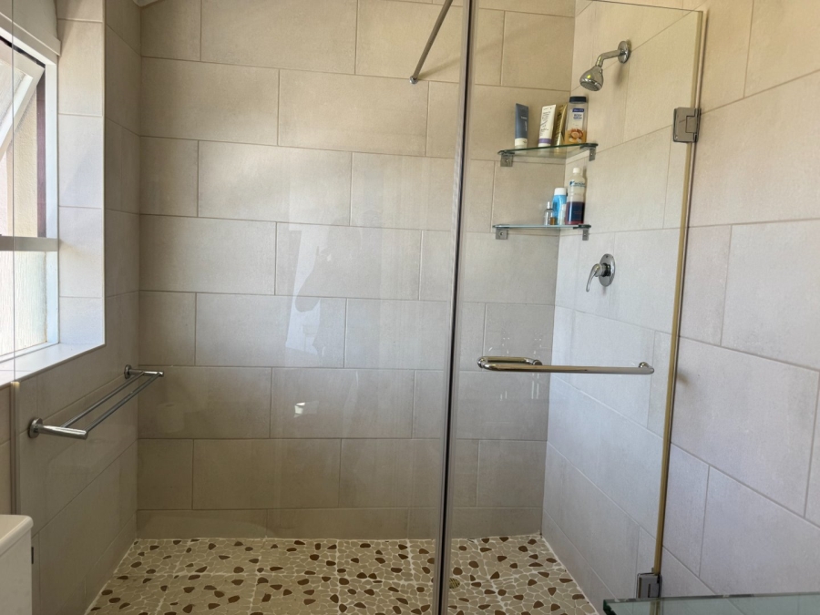 To Let 4 Bedroom Property for Rent in Bowtie Western Cape